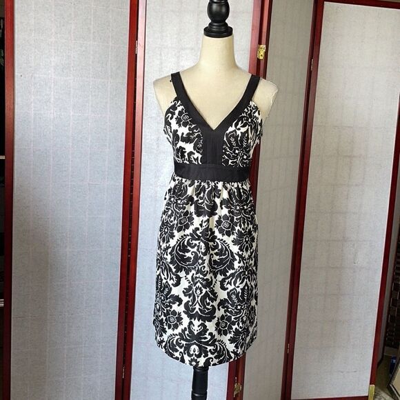 Ann Taylor LOFT Black & White Floral Dress w/Zipper on the Side (Size: 6P) - Picture 5 of 11